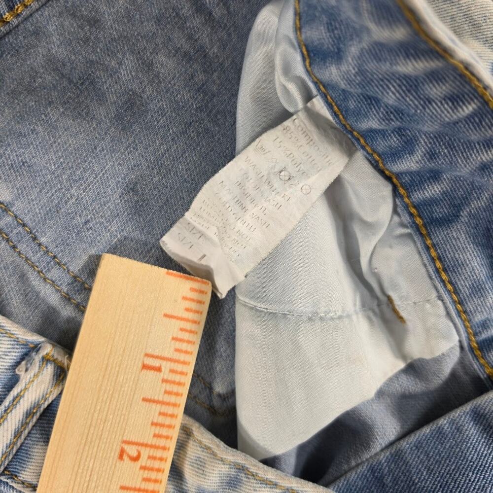 Womens Light Wash Distressed Denim Shorts Raw Hem High Rise Cut Off 28 - Picture 5 of 9
